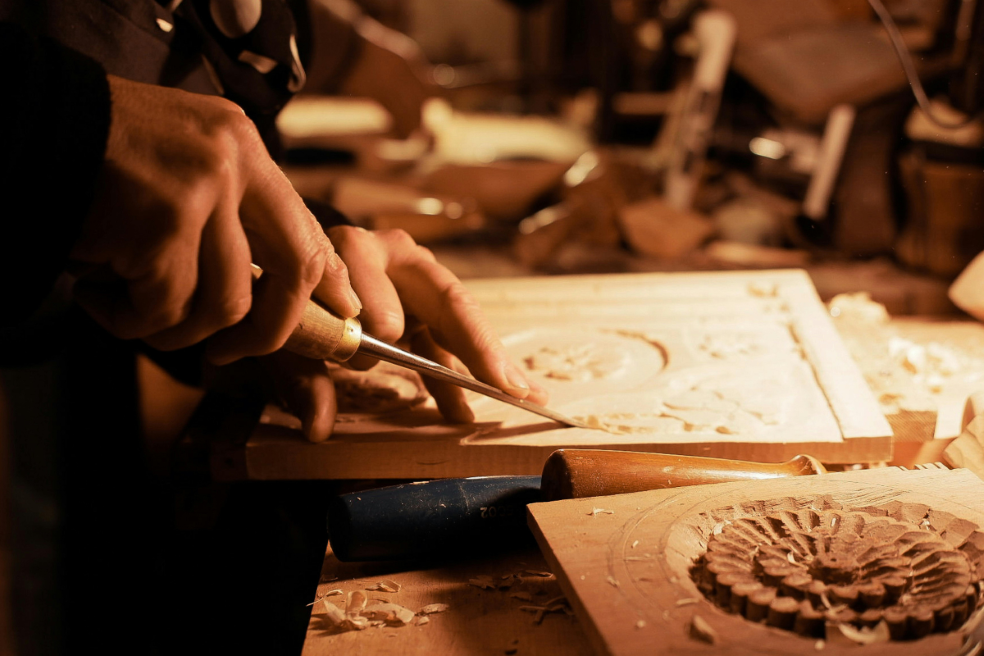 Doctor Heals Website_Wood carving Class